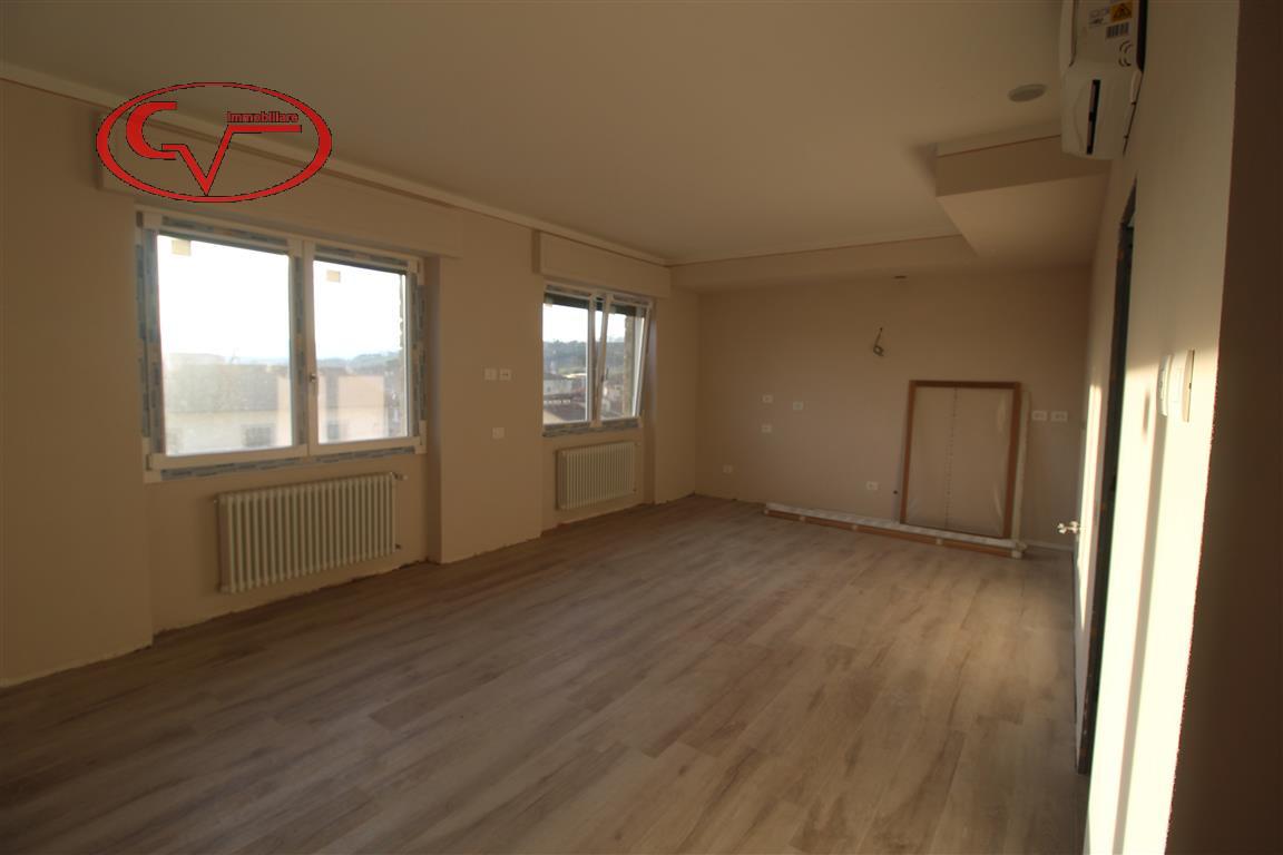 4 rooms Apartment in Terranuova Bracciolini, Italy No. 229395