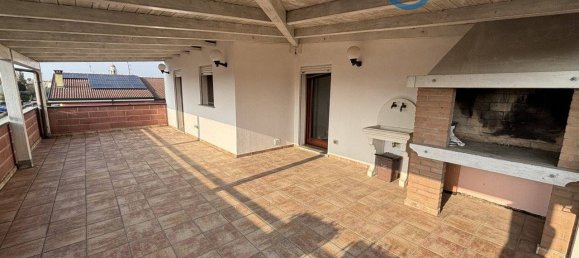 2 bedrooms Apartment in Rovigo, Italy No. 163498 2