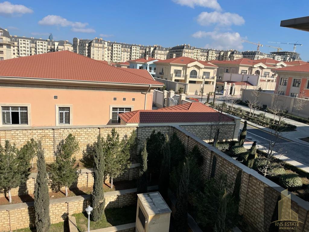 4 bedrooms Apartment in Khatay, Azerbaijan No. 1629