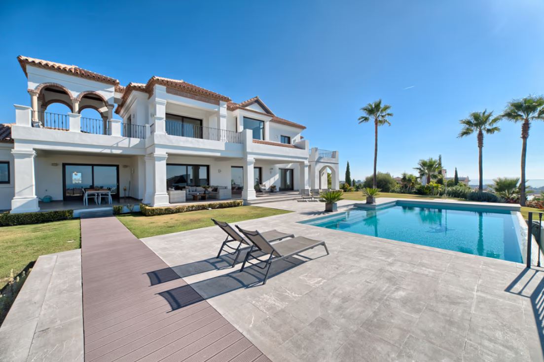 6 bedrooms Villa in Malaga, Spain No. 35149
