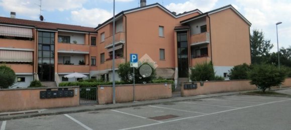 3 bedrooms Apartment in Ferrara, Italy No. 331738 4