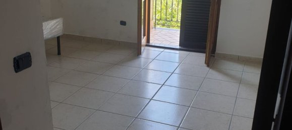 5-Zimmer Wohnung in Giugliano in Campania, Italy, Nr. 255394 5