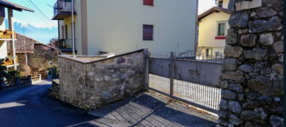 1708m² Commercial property in Borno, Italy No. 274374 2