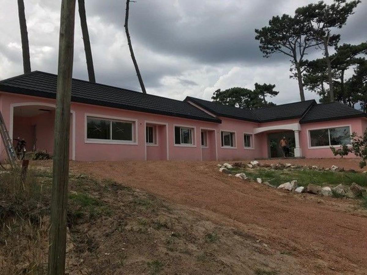 3 bedrooms House in Maldonado, Uruguay No. 7226