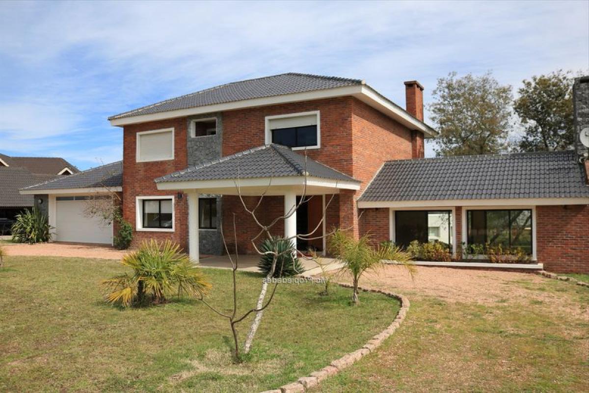 Дом с 4 спальнями в Канелонес, Уругвай № 1725