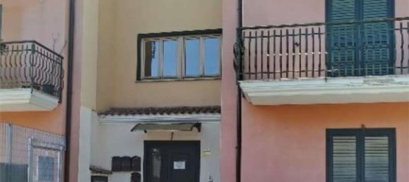 5 rooms Apartment in Pratola Serra, Italy No. 276060 4