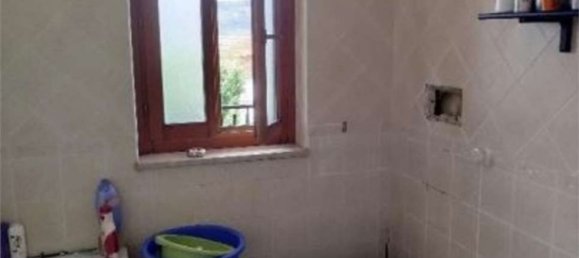 5 rooms Apartment in Pratola Serra, Italy No. 276060 10