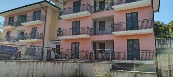 5 rooms Apartment in Pratola Serra, Italy No. 276060 3