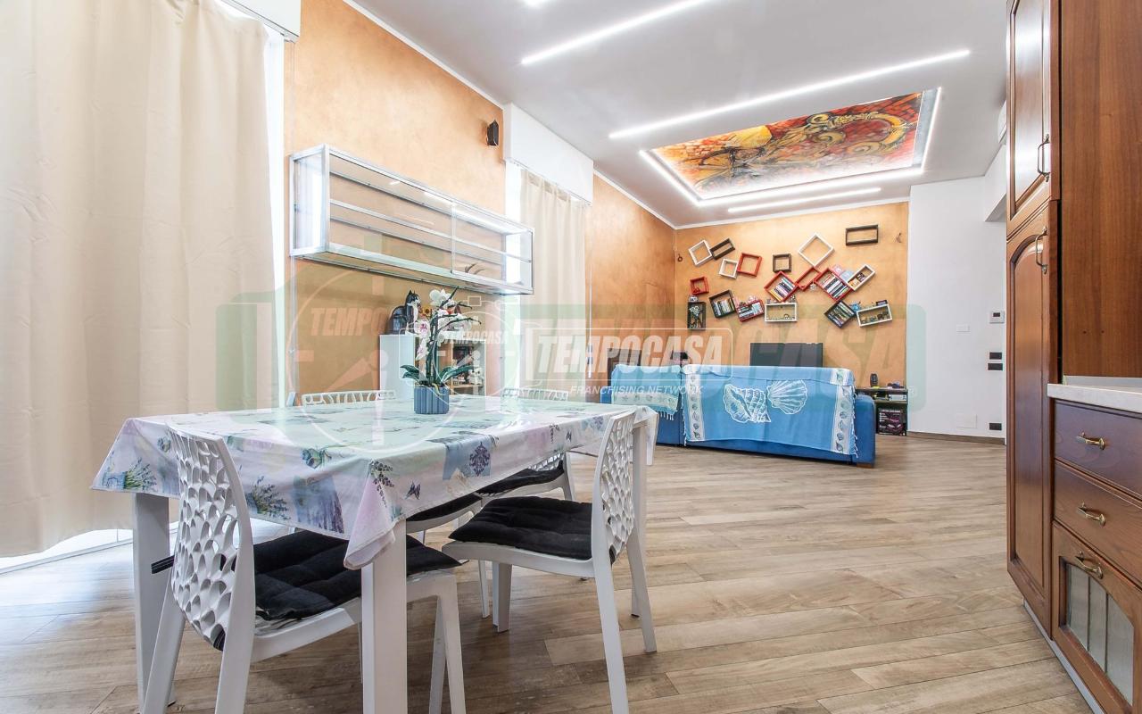 Квартира с 4 комнатами в Кастильоне Олона, Италия № 156162