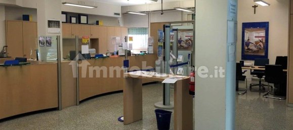 376m² Commercial property in La Valletta Brianza, Italy No. 311149 3