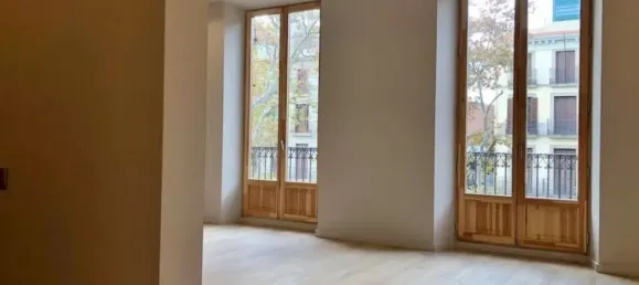 2 Schlafzimmer Wohnung in Ciutat Vella, Spain, Nr. 85125 3