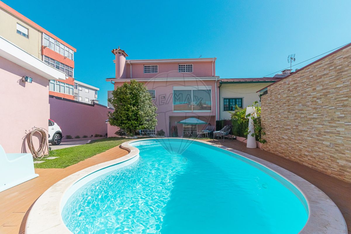 Casa de 5 dormitorios en Santo Tirso, Portugal No. 16349