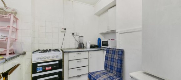 3 bedrooms Apartment in London, United Kingdom No. 9888 8