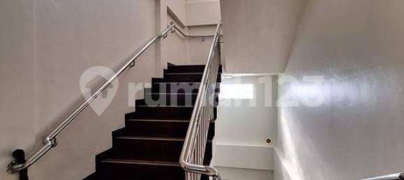 Дом с 5 спальнями в Джакарта, Индонезия № 2492 7