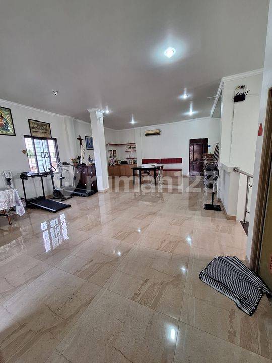 Дом с 5 спальнями в Джакарта, Индонезия № 2492