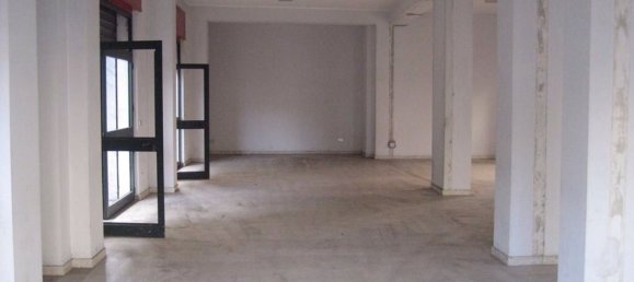 315m² Commercial property in Cosenza, Italy No. 305916 4