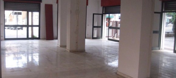 315m² Commercial property in Cosenza, Italy No. 305916 2