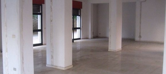 315m² Commercial property in Cosenza, Italy No. 305916 5