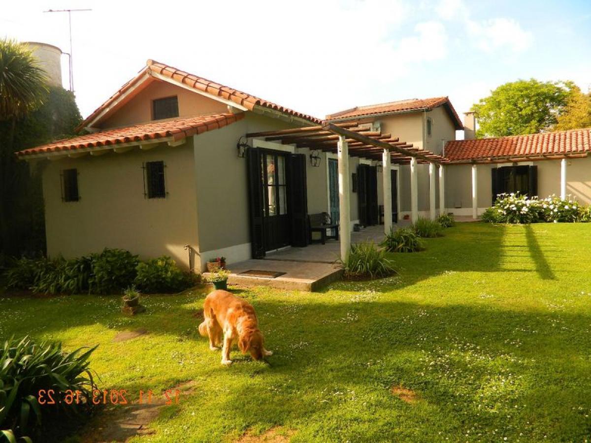Casa de 4 dormitorios en Mar del Plata, Argentina No. 96376