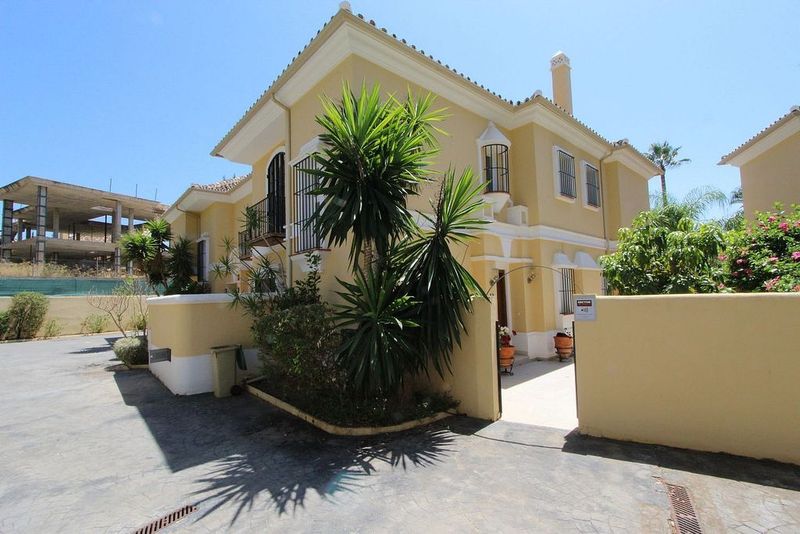Villa T3 em Marbella, Spain N.º 236884