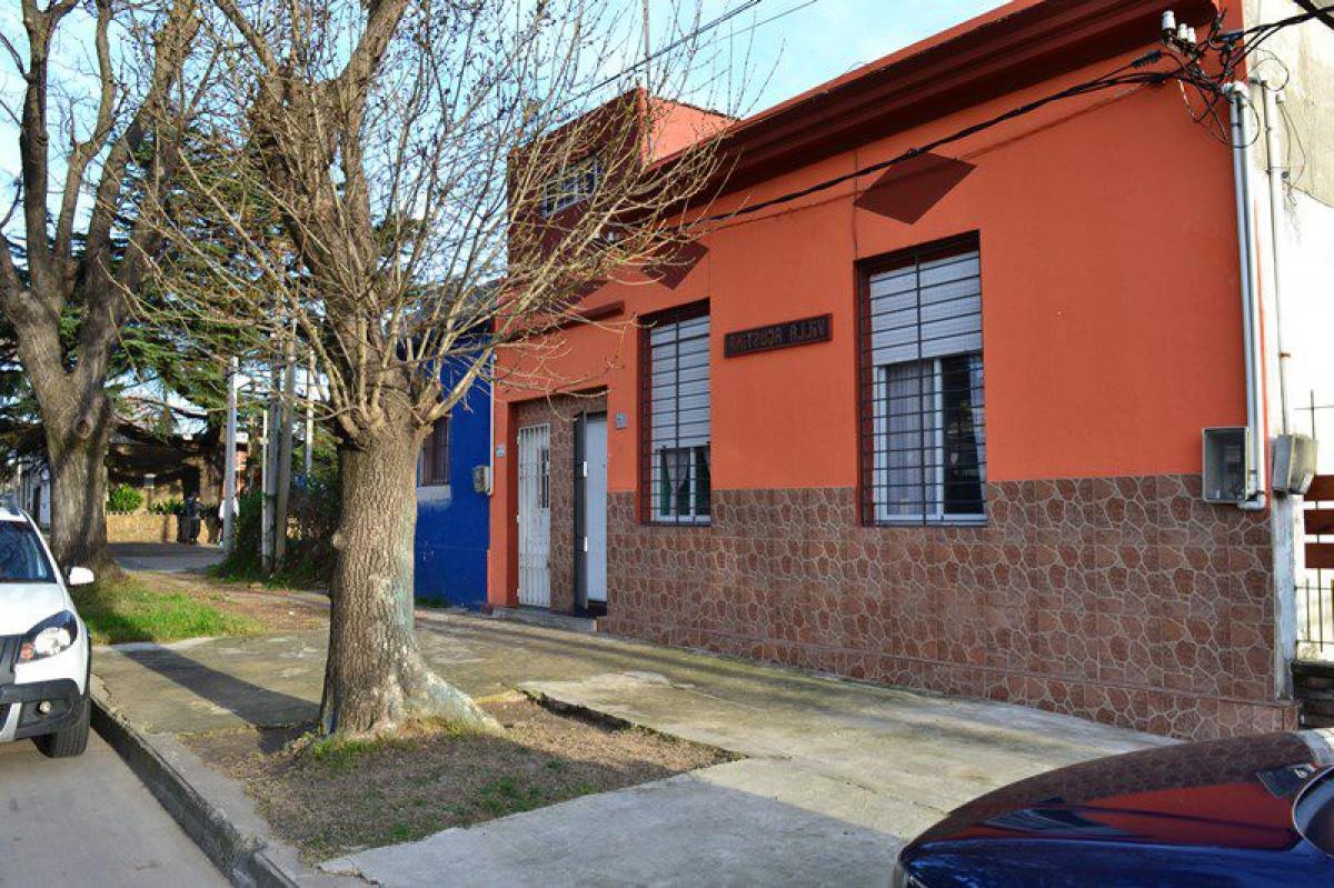 2 bedrooms House in Montevideo, Uruguay No. 3111