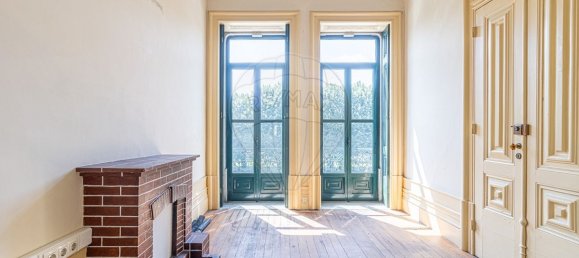 Здание с 9 спальнями в Виана ду Каштелу, Португалия № 128590 8