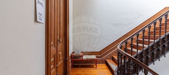 Здание с 9 спальнями в Виана ду Каштелу, Португалия № 128590 4