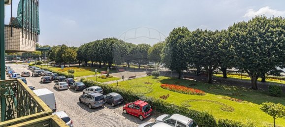 Здание с 9 спальнями в Виана ду Каштелу, Португалия № 128590 9