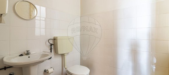 Здание с 9 спальнями в Виана ду Каштелу, Португалия № 128590 18