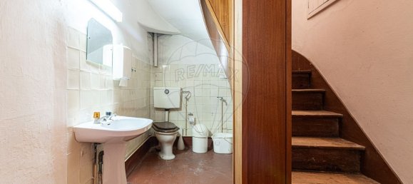 Здание с 9 спальнями в Виана ду Каштелу, Португалия № 128590 20