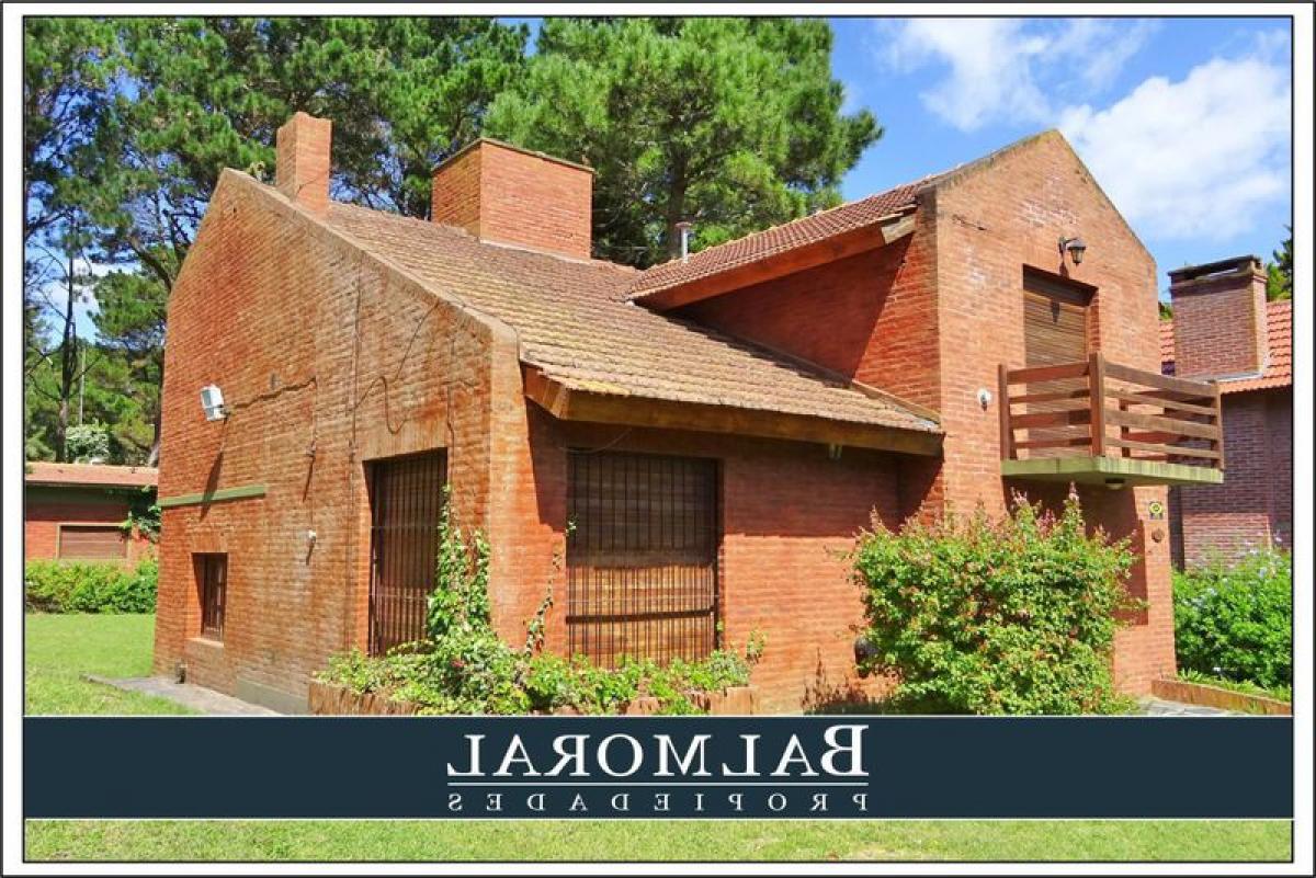 4 bedrooms House in Mar del Plata, Argentina No. 74952