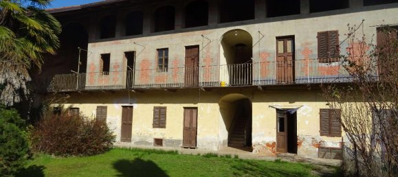 12 rooms Villa in Foglizzo, Italy No. 5149 25