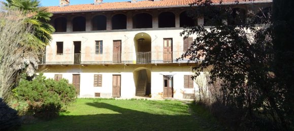 12 rooms Villa in Foglizzo, Italy No. 5149 4