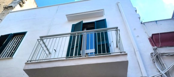 3 bedrooms House in Triggiano, Italy No. 377955 2