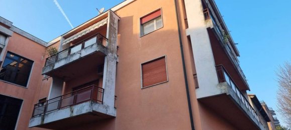 Квартира с 3 комнатами в Кремона, Италия № 70019 3