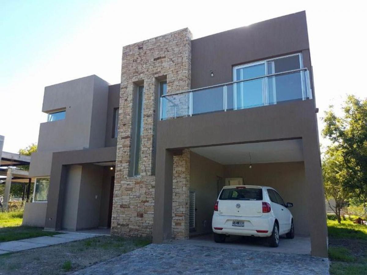 3 bedrooms House in Berazategui, Argentina No. 58743