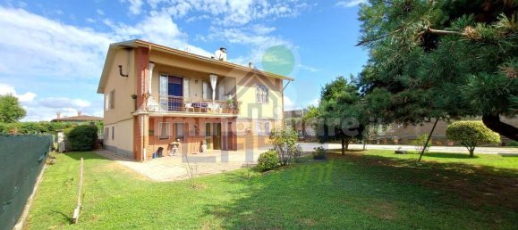 3 bedrooms Villa in Codogno, Italy No. 347597 2
