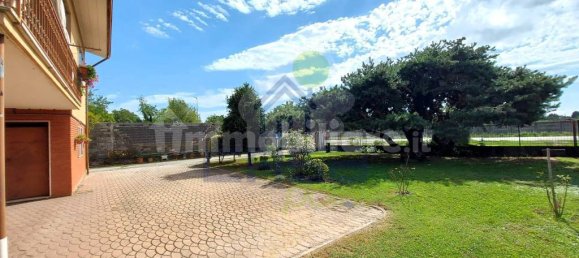 3 bedrooms Villa in Codogno, Italy No. 347597 3