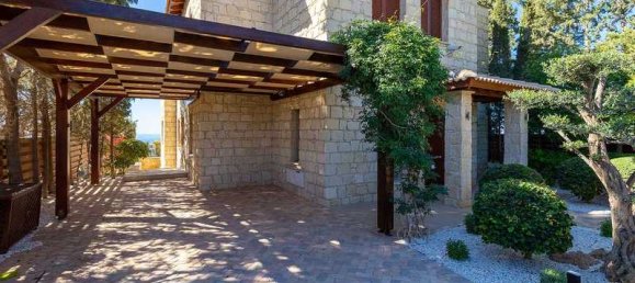 5 bedrooms House in Paphos, Cyprus No. 16211 3