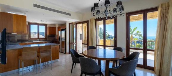 5 bedrooms House in Paphos, Cyprus No. 16211 8