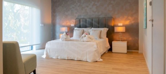 8 bedrooms House in Quarteira, Portugal No. 93314 15