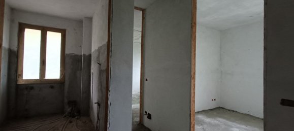 1860m² Warehouse in Suno, Italy No. 139401 2