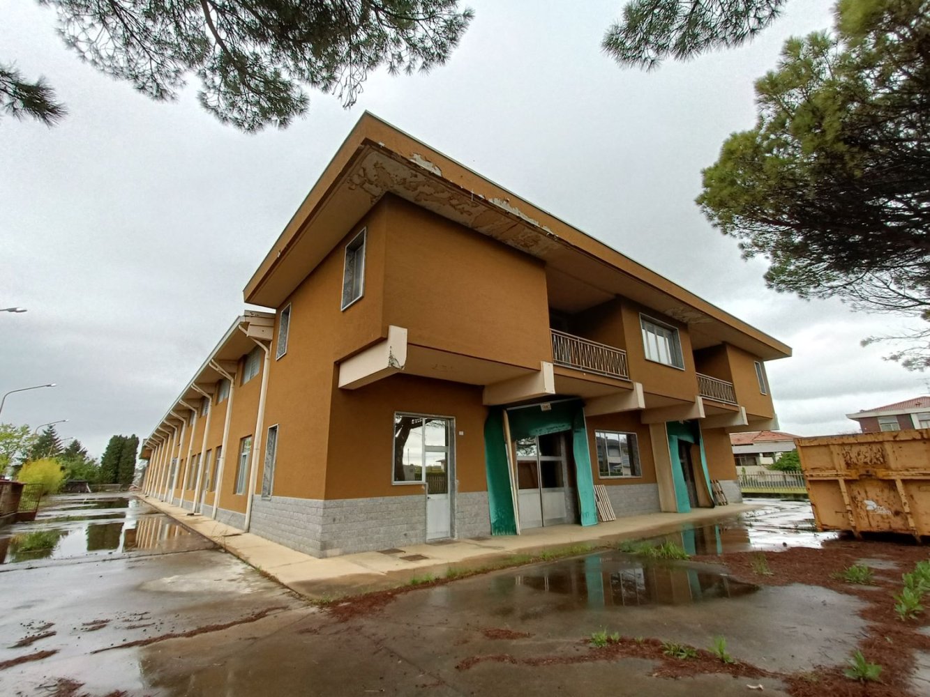 1860m² Warehouse in Suno, Italy No. 139401