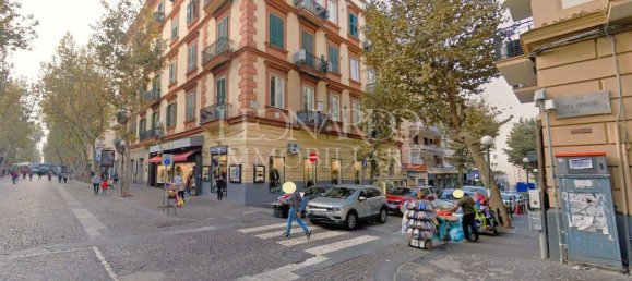 2 Schlafzimmer Wohnung in Naples, Italy, Nr. 230036 6