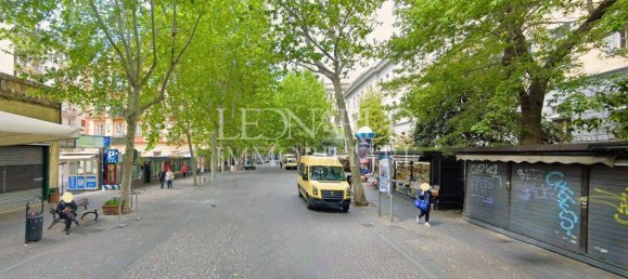 2 Schlafzimmer Wohnung in Naples, Italy, Nr. 230036 8