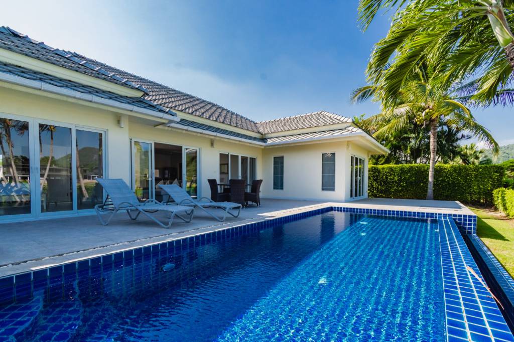 Villa de 3 dormitorios en Hua Hin, Thailand No. 23426