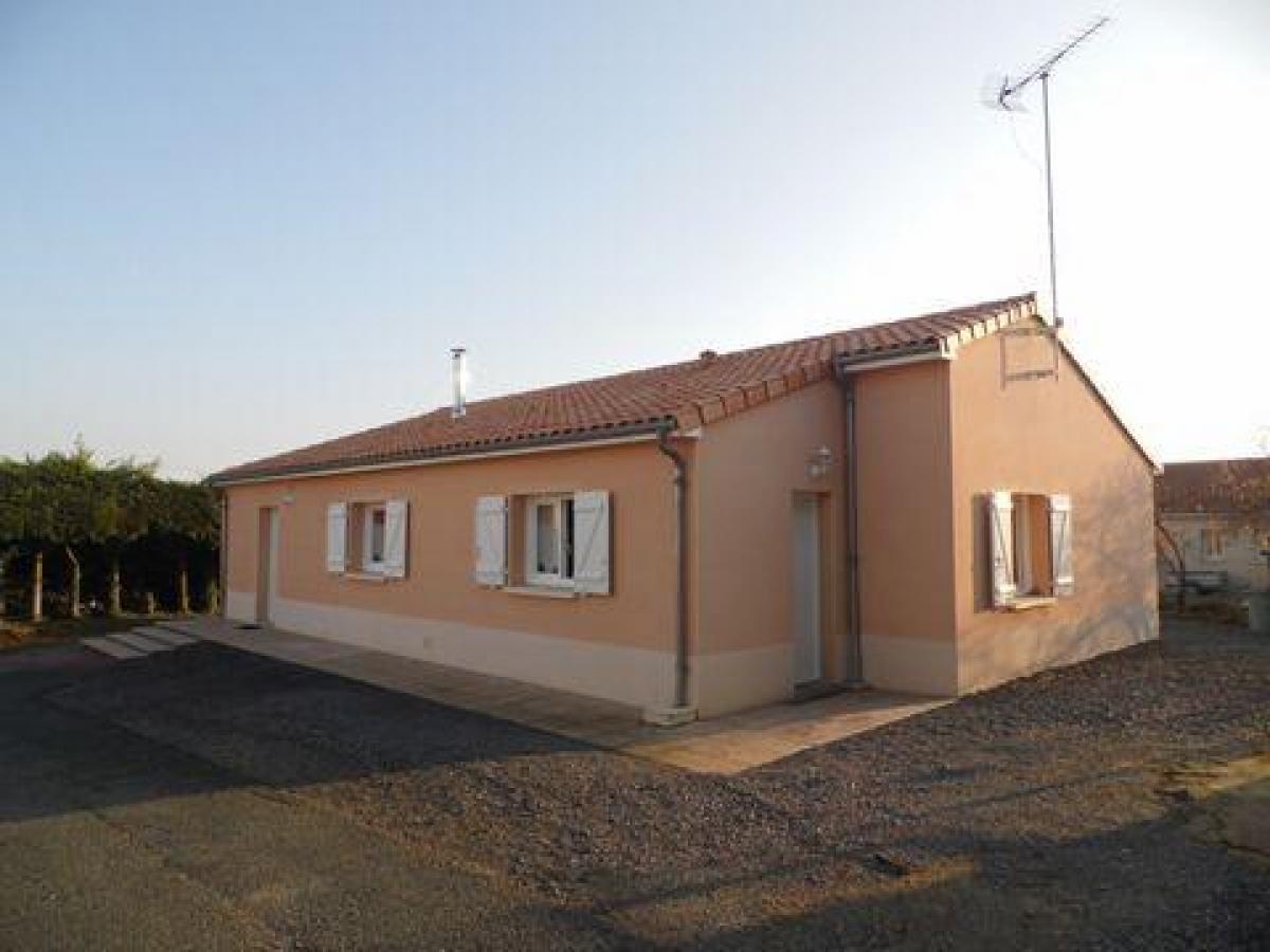 Casa de 3 dormitorios en Montilliers, France No. 24995