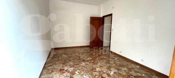 3 rooms Apartment in Genoa, Italy No. 173354 24