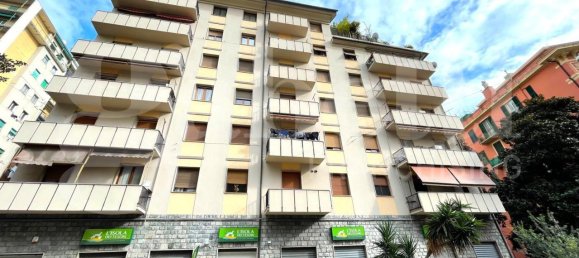 3 rooms Apartment in Genoa, Italy No. 173354 4