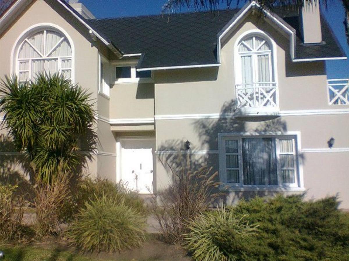 4 bedrooms House in Presidente Peron, Argentina No. 73655